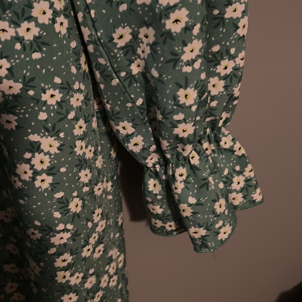 Women’s dress - Picture 4 of 7